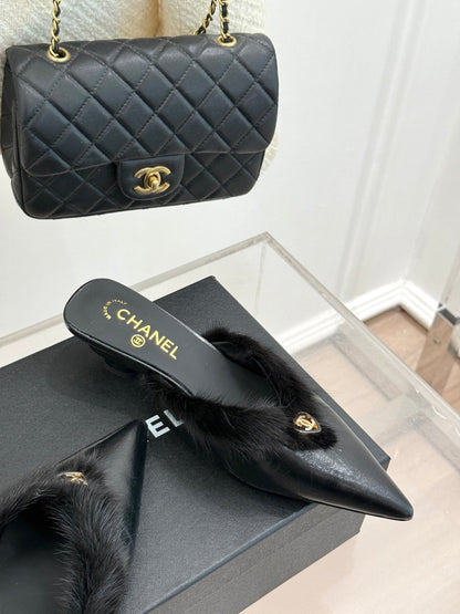 RABBIT FUR POINTED-TOE MULE IN BLACK LAMBSKIN