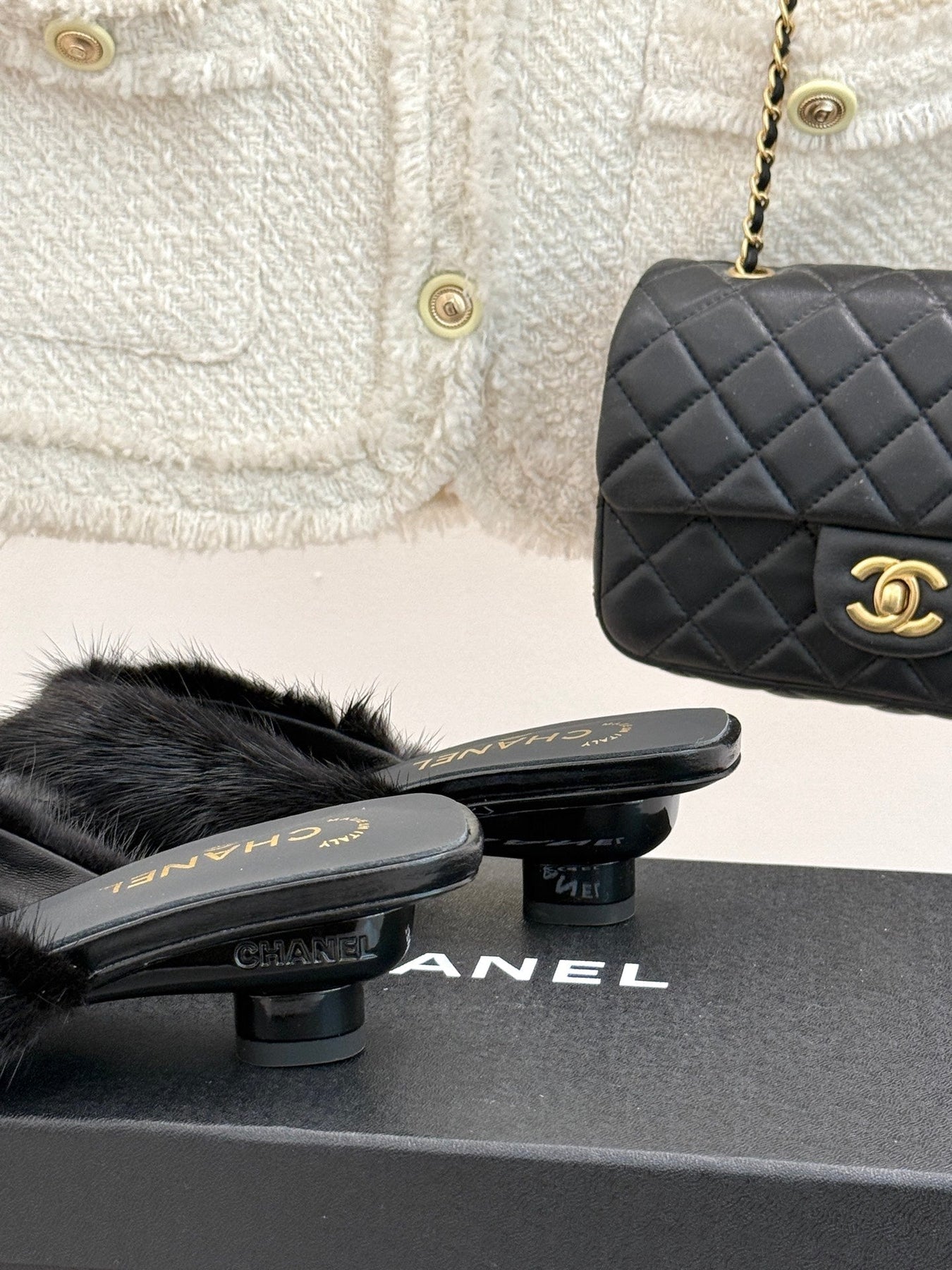 RABBIT FUR POINTED-TOE MULE IN BLACK LAMBSKIN