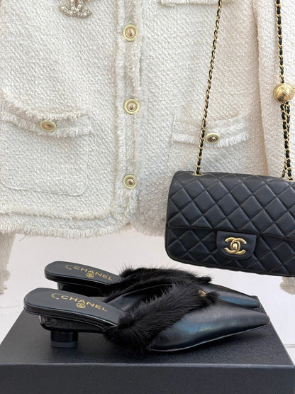 RABBIT FUR POINTED-TOE MULE IN BLACK LAMBSKIN