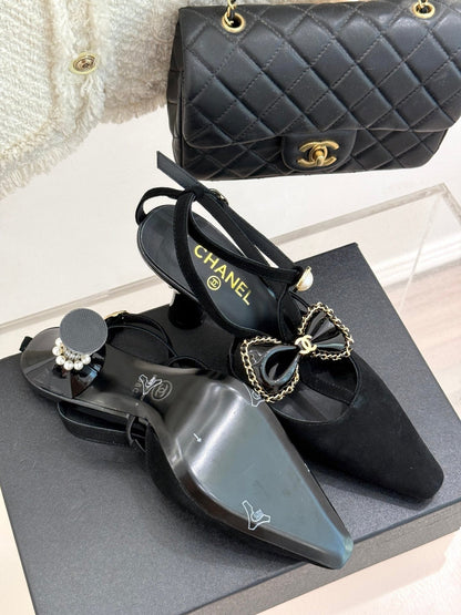 CHAIN BOW HIGH HEEL 8 CM SLINGBACKS IN BLACK SUEDE