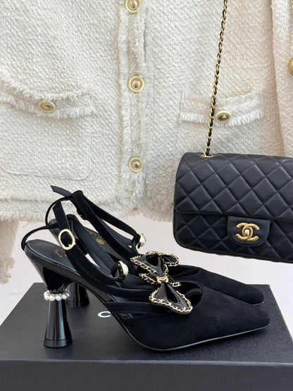 CHAIN BOW HIGH HEEL 8 CM SLINGBACKS IN BLACK SUEDE