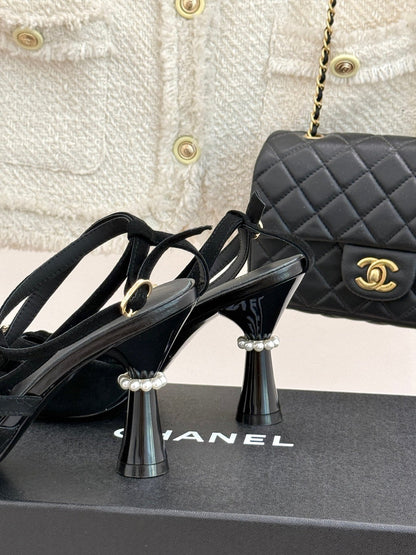 CHAIN BOW HIGH HEEL 8 CM SLINGBACKS IN BLACK SUEDE