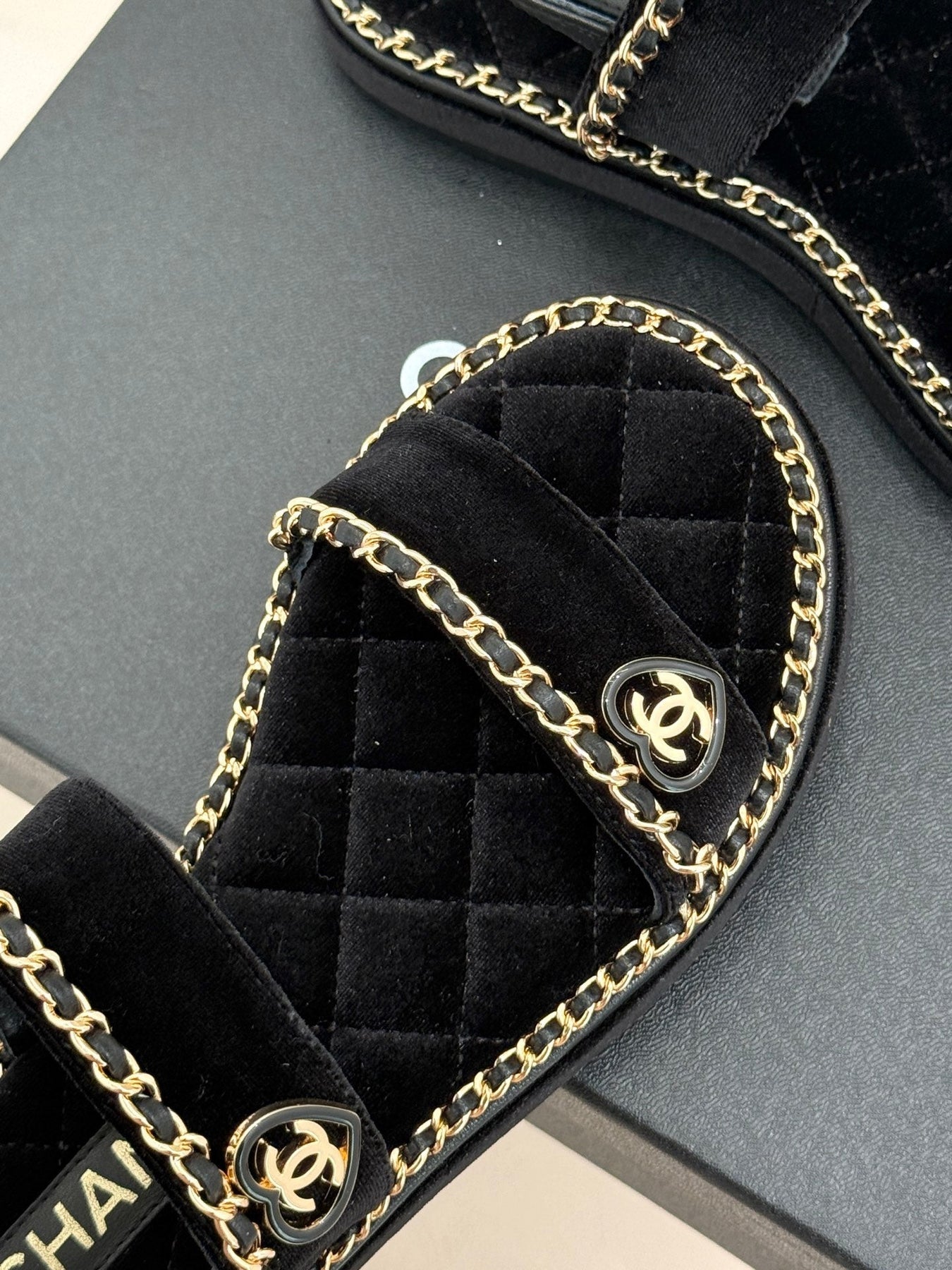 FLAT CHAIN HEART SANDAL IN BLACK VELVET