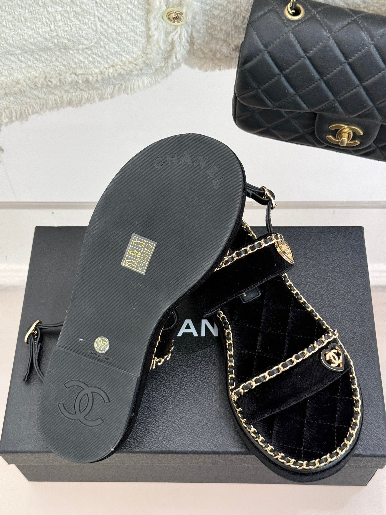 FLAT CHAIN HEART SANDAL IN BLACK VELVET