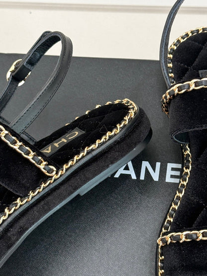 FLAT CHAIN HEART SANDAL IN BLACK VELVET