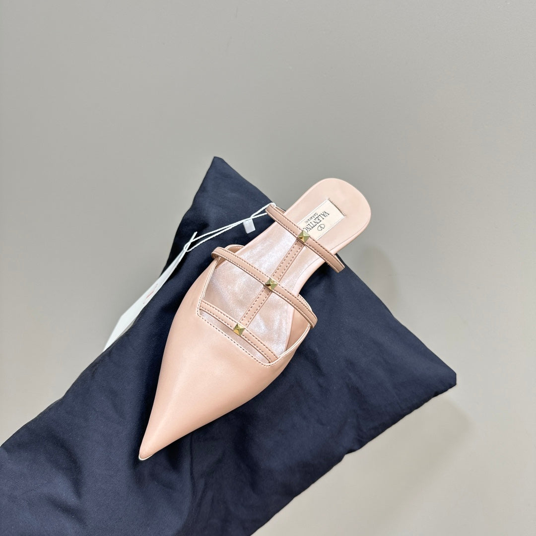 ROCKSTUD WISPY NUDE TAN CALFSKIN MULE 20MM