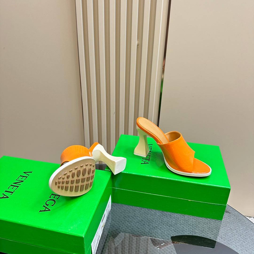 HIGH MULE 95 MM IN VIVID ORANGE CALFSKIN