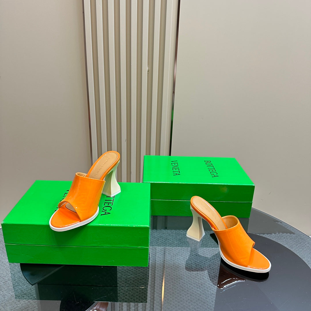 HIGH MULE 95 MM IN VIVID ORANGE CALFSKIN