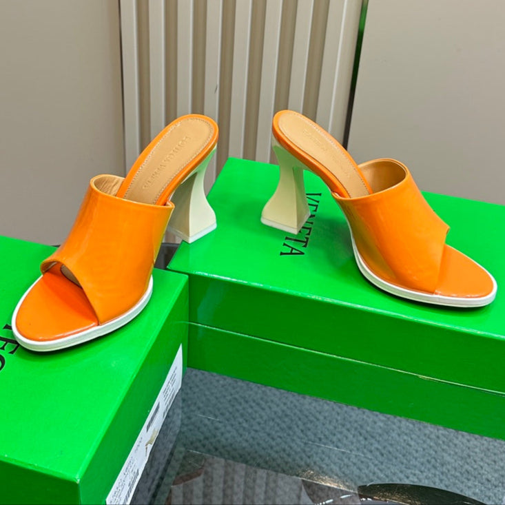 HIGH MULE 95 MM IN VIVID ORANGE CALFSKIN