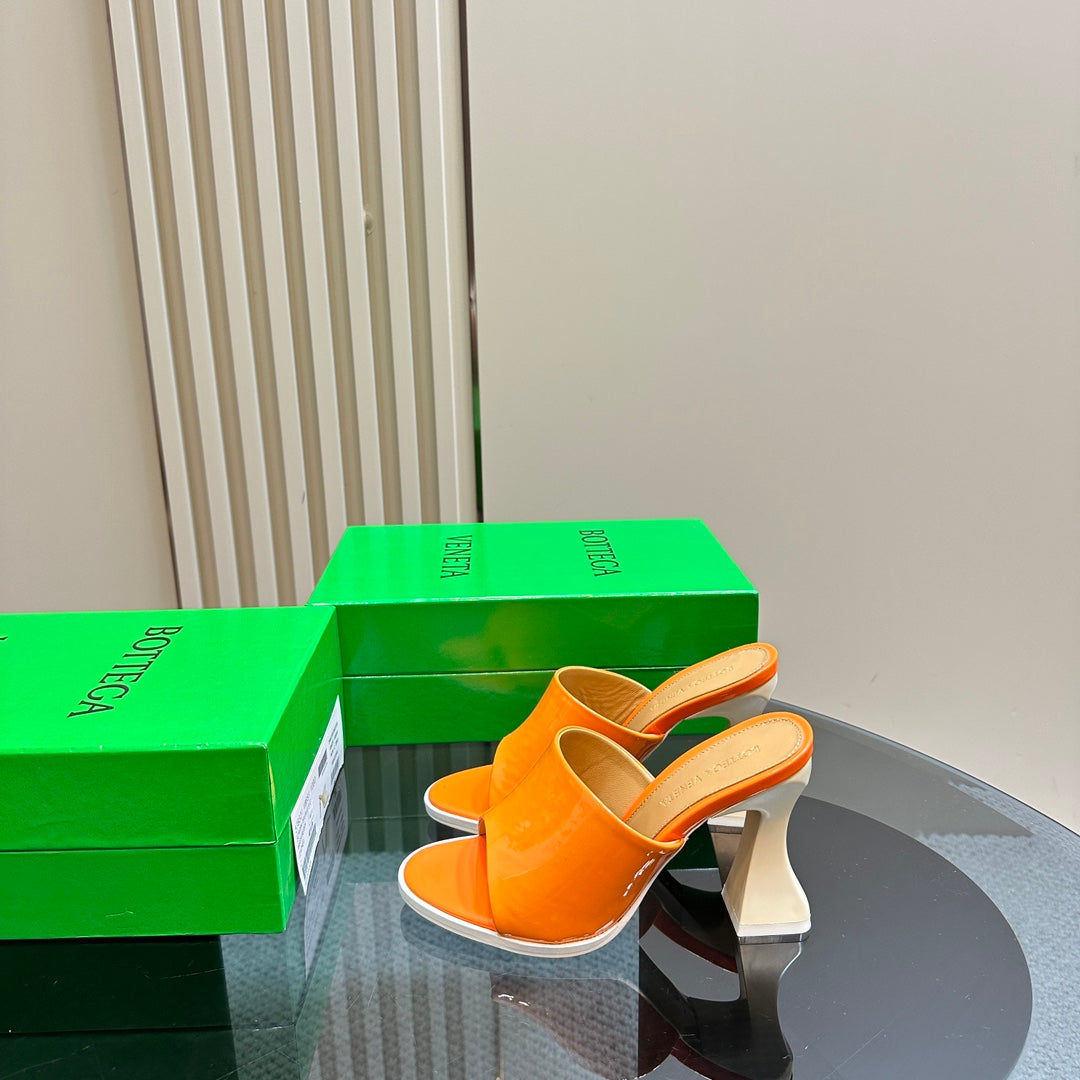 HIGH MULE 95 MM IN VIVID ORANGE CALFSKIN
