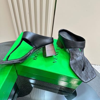 MARELLA THONG IN BLACK LEATHER WITH SIGNATURE INTRECCIATO INSOLE 55 MM