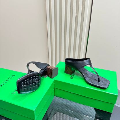 MARELLA THONG IN BLACK LEATHER WITH SIGNATURE INTRECCIATO INSOLE 55 MM