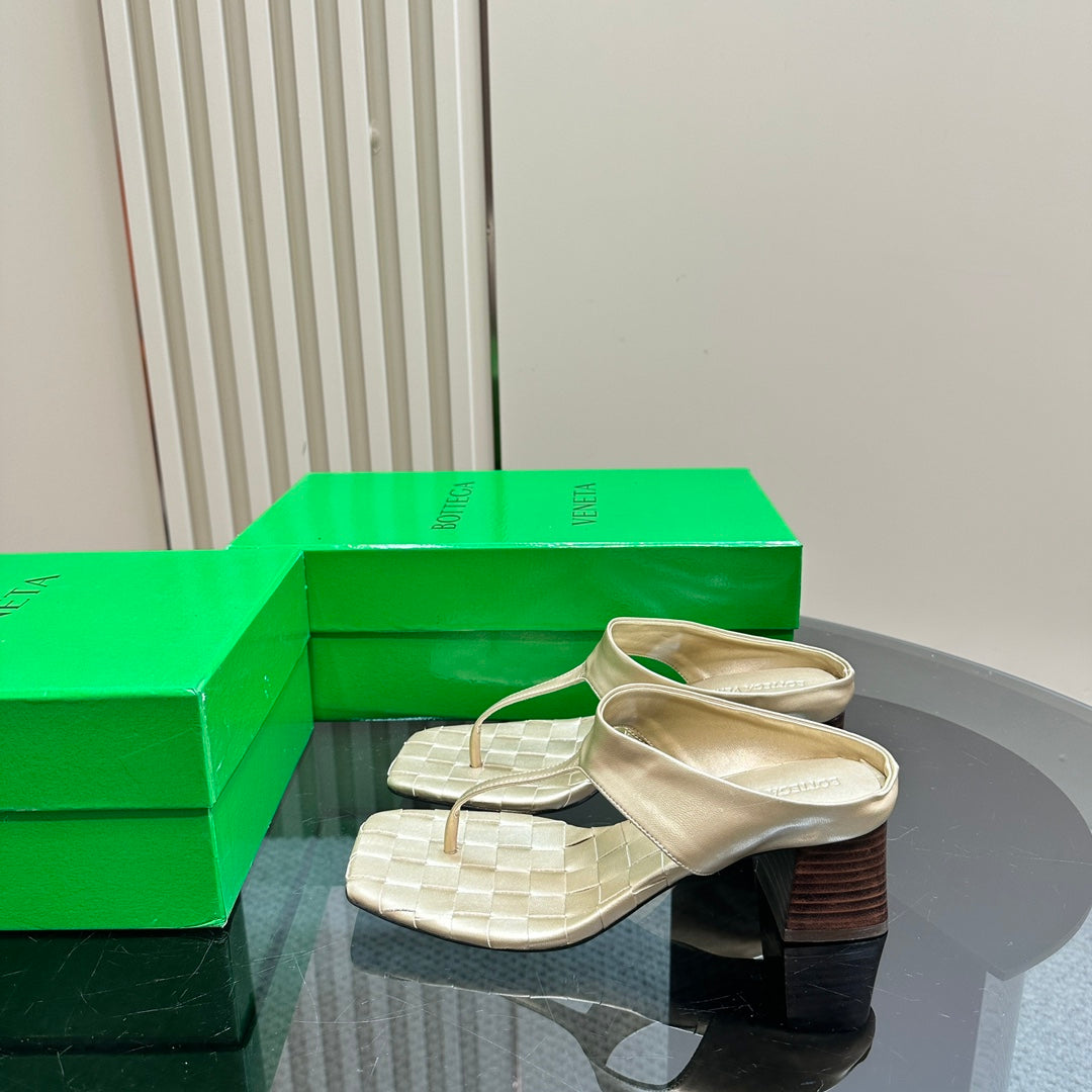 MARELLA THONG IN LIGHT GOLD LEATHER WITH SIGNATURE INTRECCIATO INSOLE 55 MM