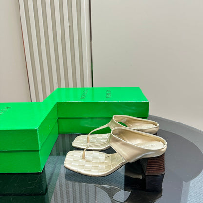 MARELLA THONG IN LIGHT GOLD LEATHER WITH SIGNATURE INTRECCIATO INSOLE 55 MM