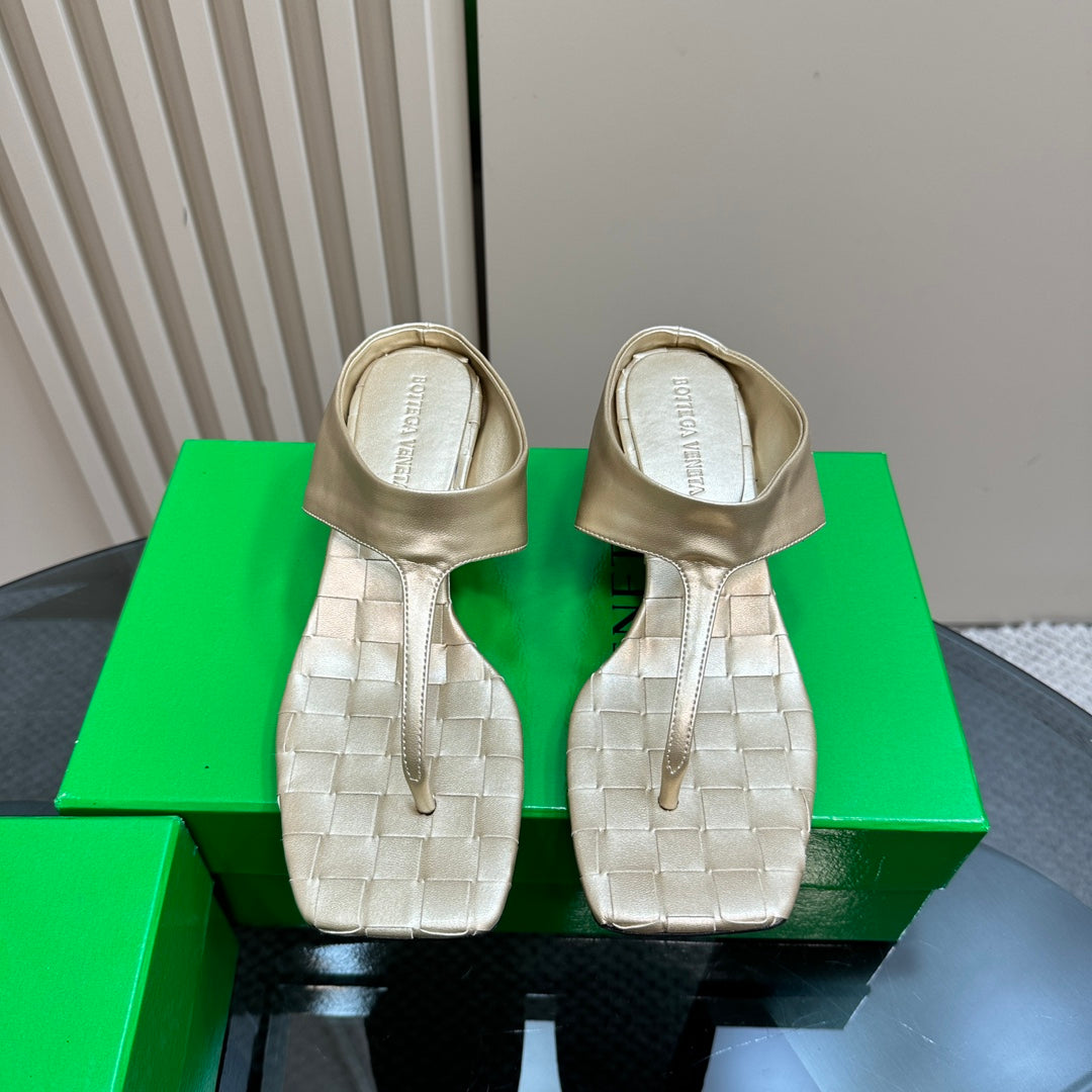 MARELLA THONG IN LIGHT GOLD LEATHER WITH SIGNATURE INTRECCIATO INSOLE 55 MM