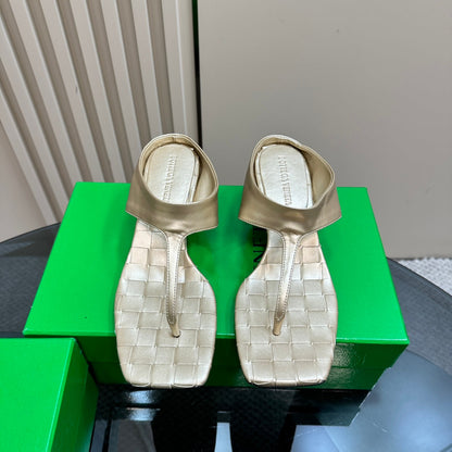 MARELLA THONG IN LIGHT GOLD LEATHER WITH SIGNATURE INTRECCIATO INSOLE 55 MM