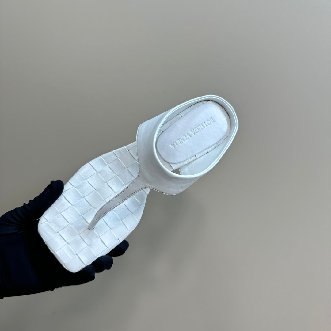 MARELLA THONG IN WHITE LEATHER WITH SIGNATURE INTRECCIATO INSOLE 55 MM