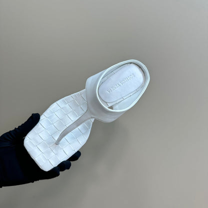 MARELLA THONG IN WHITE LEATHER WITH SIGNATURE INTRECCIATO INSOLE 55 MM