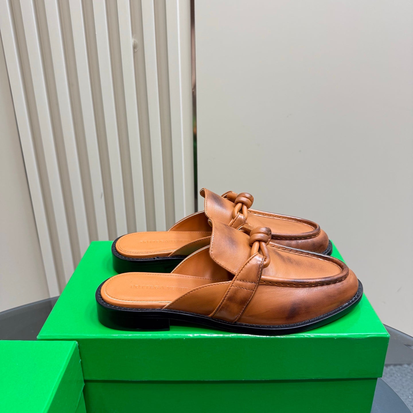 ASTAIRE MULE IN CINNAMON BROWN CALFSKIN