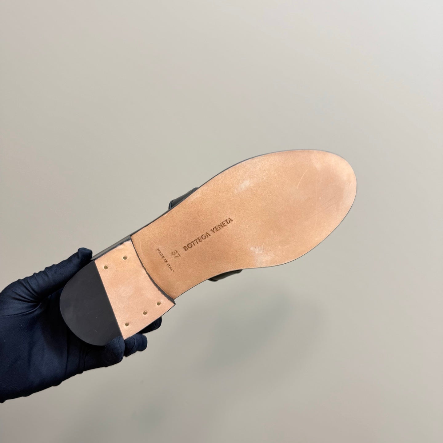 ASTAIRE MULE IN WHITE MIX BLACK CALFSKIN WITH GOLD HARDWARE