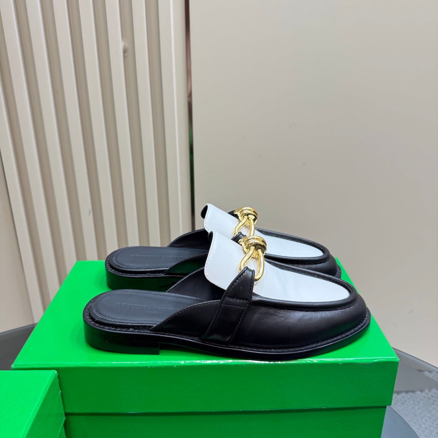 ASTAIRE MULE IN WHITE MIX BLACK CALFSKIN WITH GOLD HARDWARE