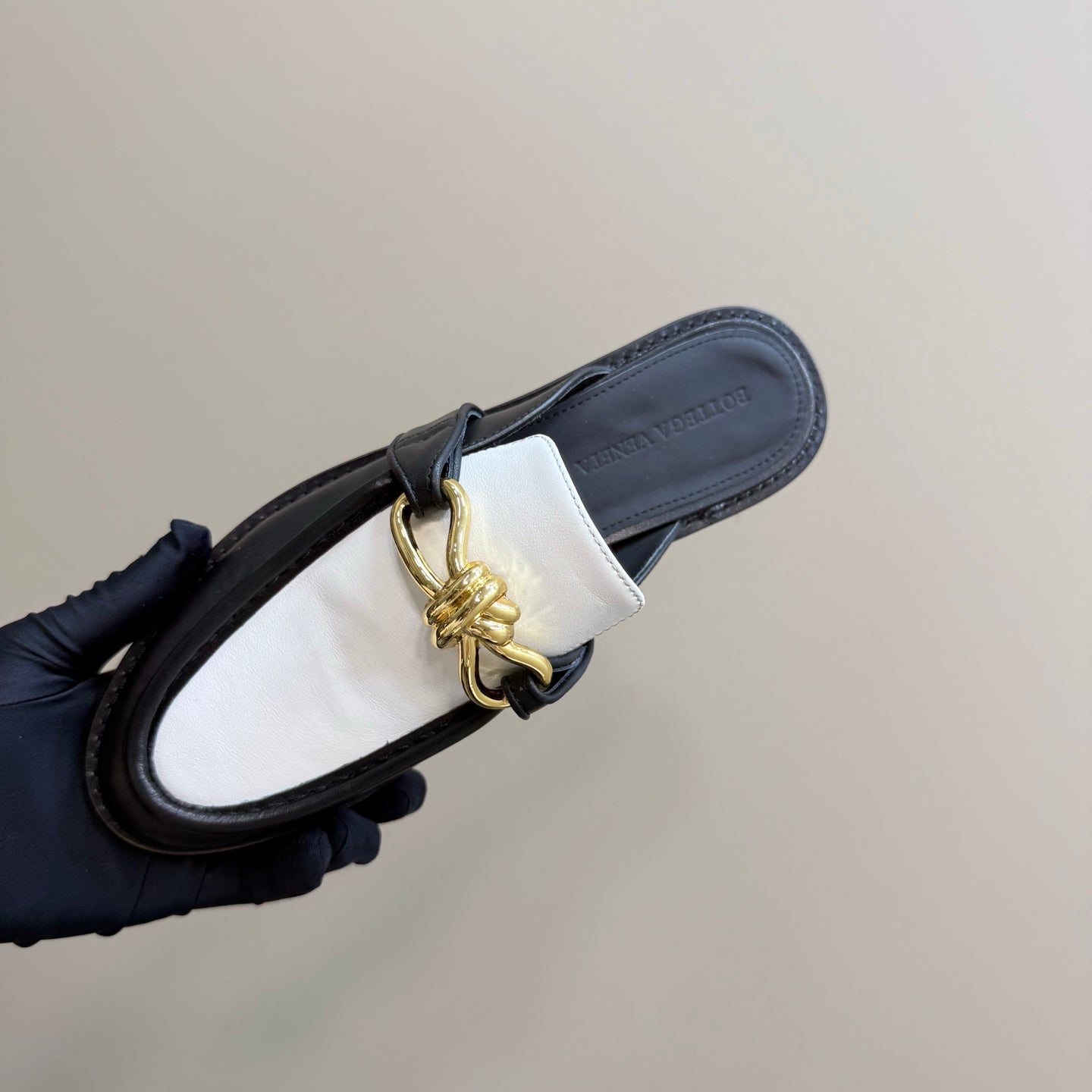 ASTAIRE MULE IN WHITE MIX BLACK CALFSKIN WITH GOLD HARDWARE