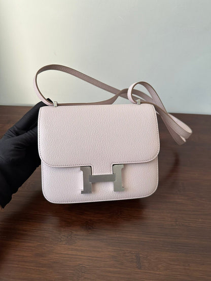 CONSTANCE 18 LIGHT PINK CHEVRE SILVER HARDWARE