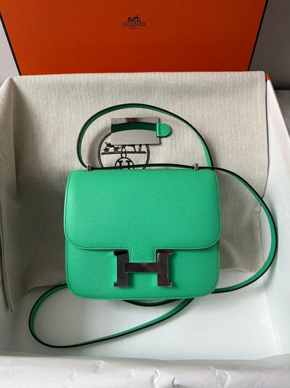 CONSTANCE 18 MINT EPSOM SILVER HARDWARE