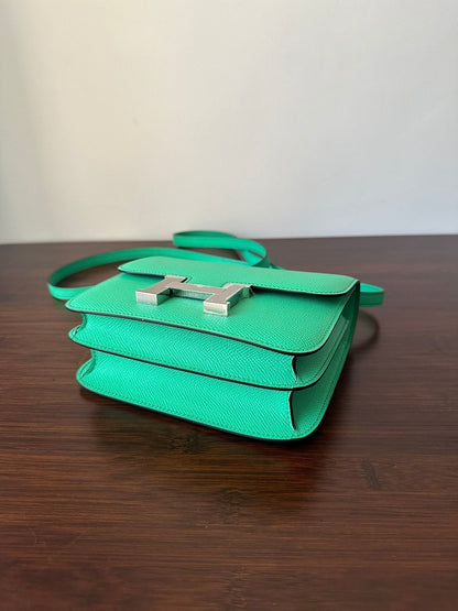 CONSTANCE 18 MINT EPSOM SILVER HARDWARE