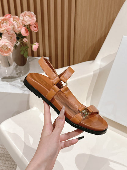MAUD SANDAL WITH TRIOMPHE IN LIGHT CARAMEL BROWN CALFSKIN