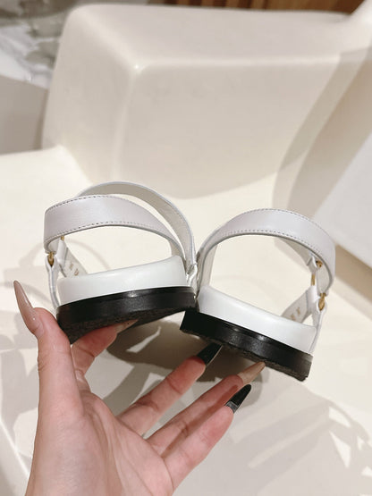 MAUD SANDAL WITH TRIOMPHE IN WHITE CALFSKIN