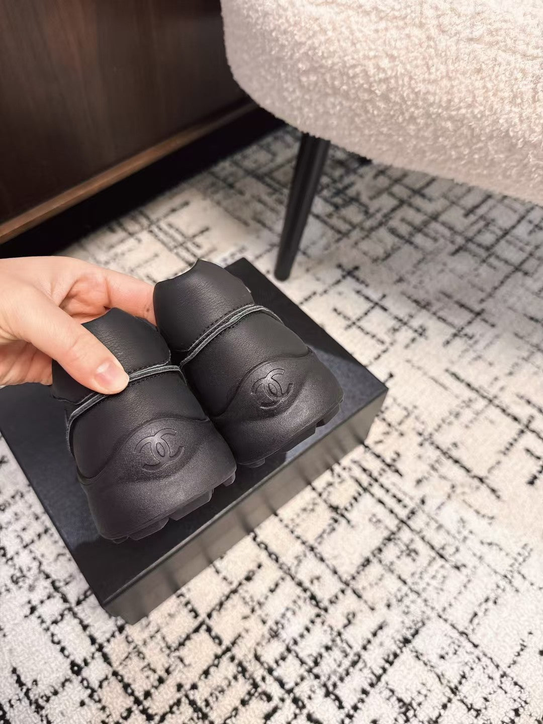 CLASSIC SNEAKERS IN BLACK SHEEPSKIN