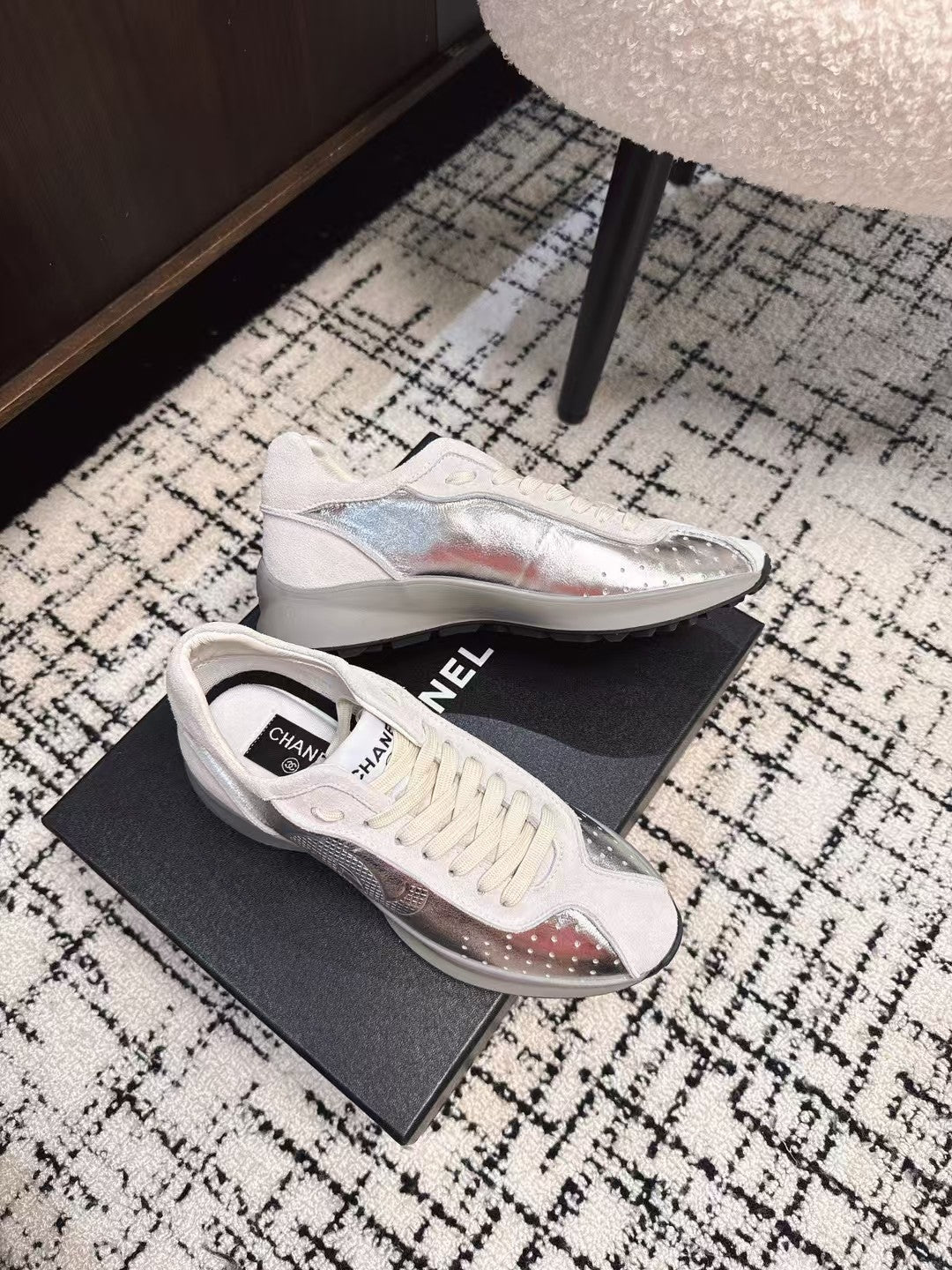 CLASSIC SNEAKERS IN SILVER SHEEPSKIN