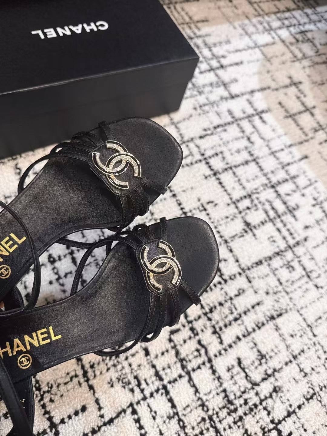 MID HEEL SANDALS IN BLACK LAMBSKIN