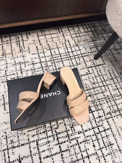 MID HEEL MULES IN MACAROON BEIGE SHEEPSKIN