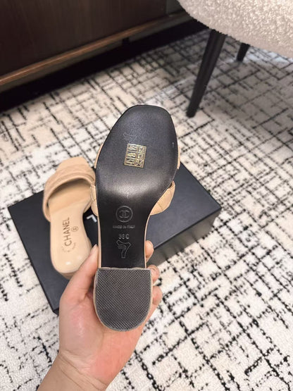 MID HEEL MULES IN MACAROON BEIGE SHEEPSKIN