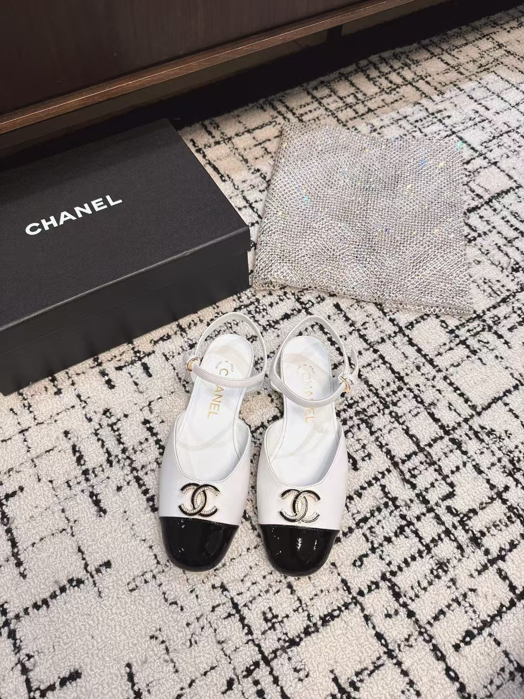 FLAT SLINGBACKS IN WHITE MIX BLACK CALFSKIN