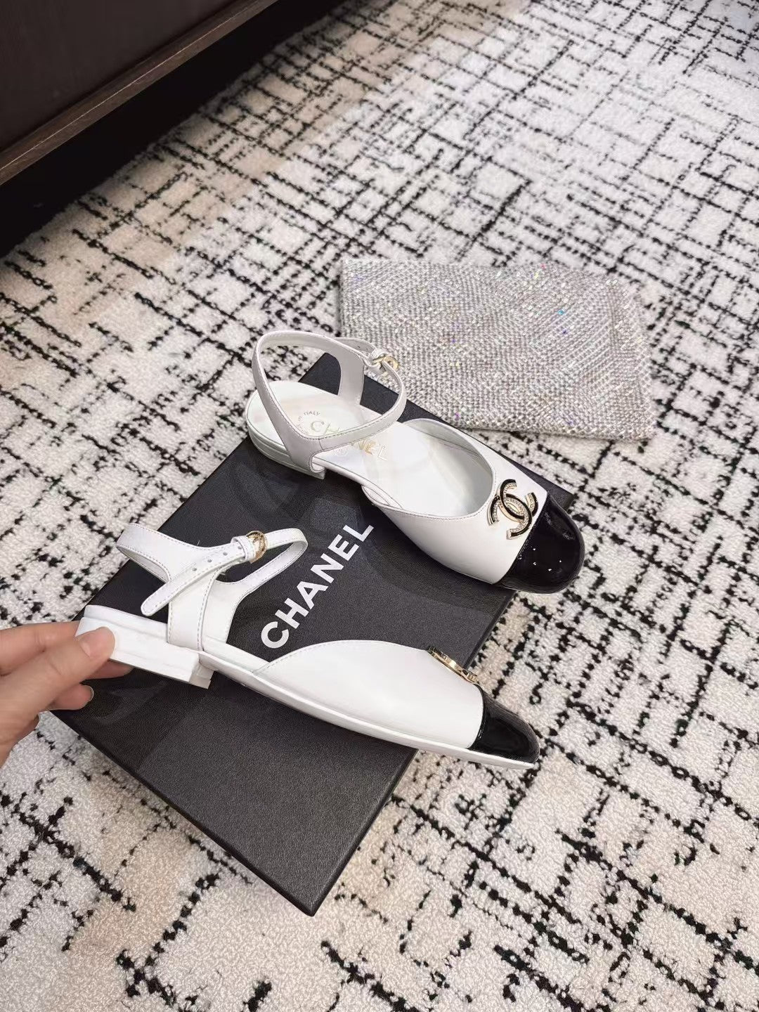 FLAT SLINGBACKS IN WHITE MIX BLACK CALFSKIN