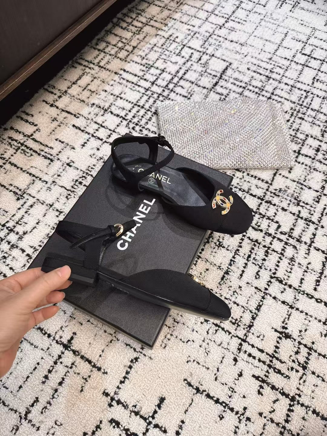 FLAT SLINGBACKS IN BLACK FABRIC