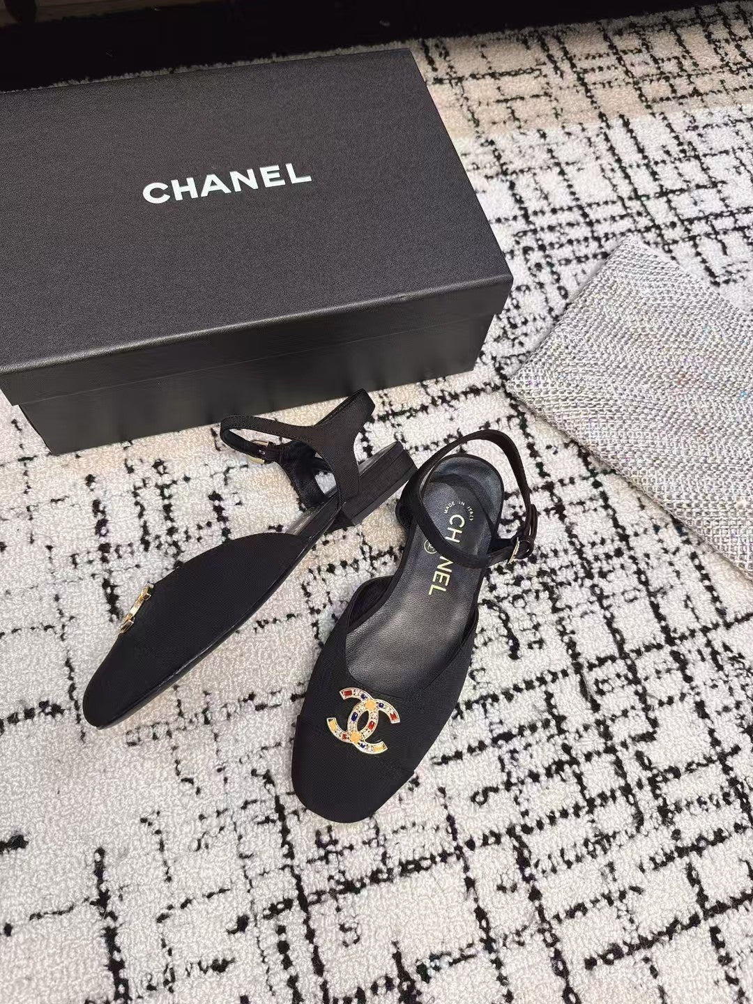 FLAT SLINGBACKS IN BLACK FABRIC