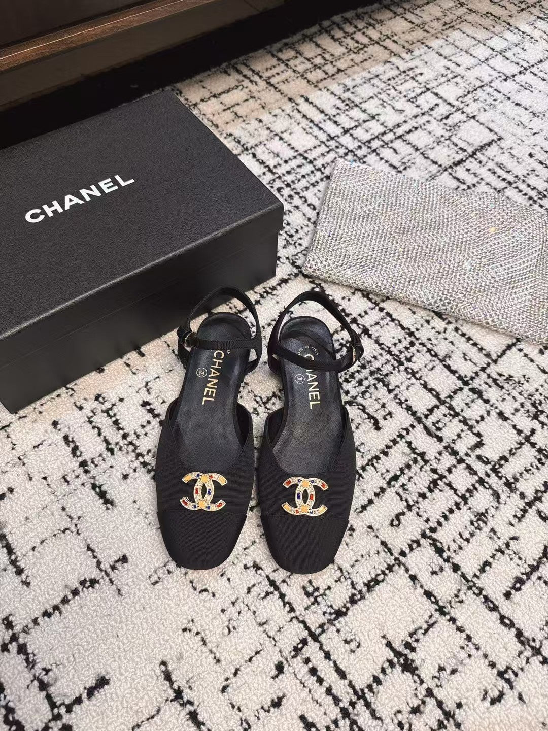 FLAT SLINGBACKS IN BLACK FABRIC