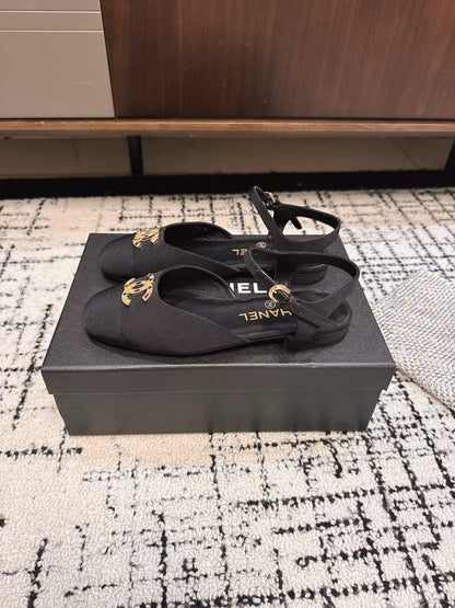 FLAT SLINGBACKS IN BLACK FABRIC