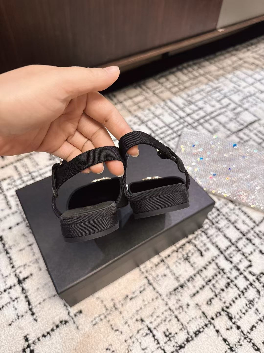 FLAT SLINGBACKS IN BLACK FABRIC