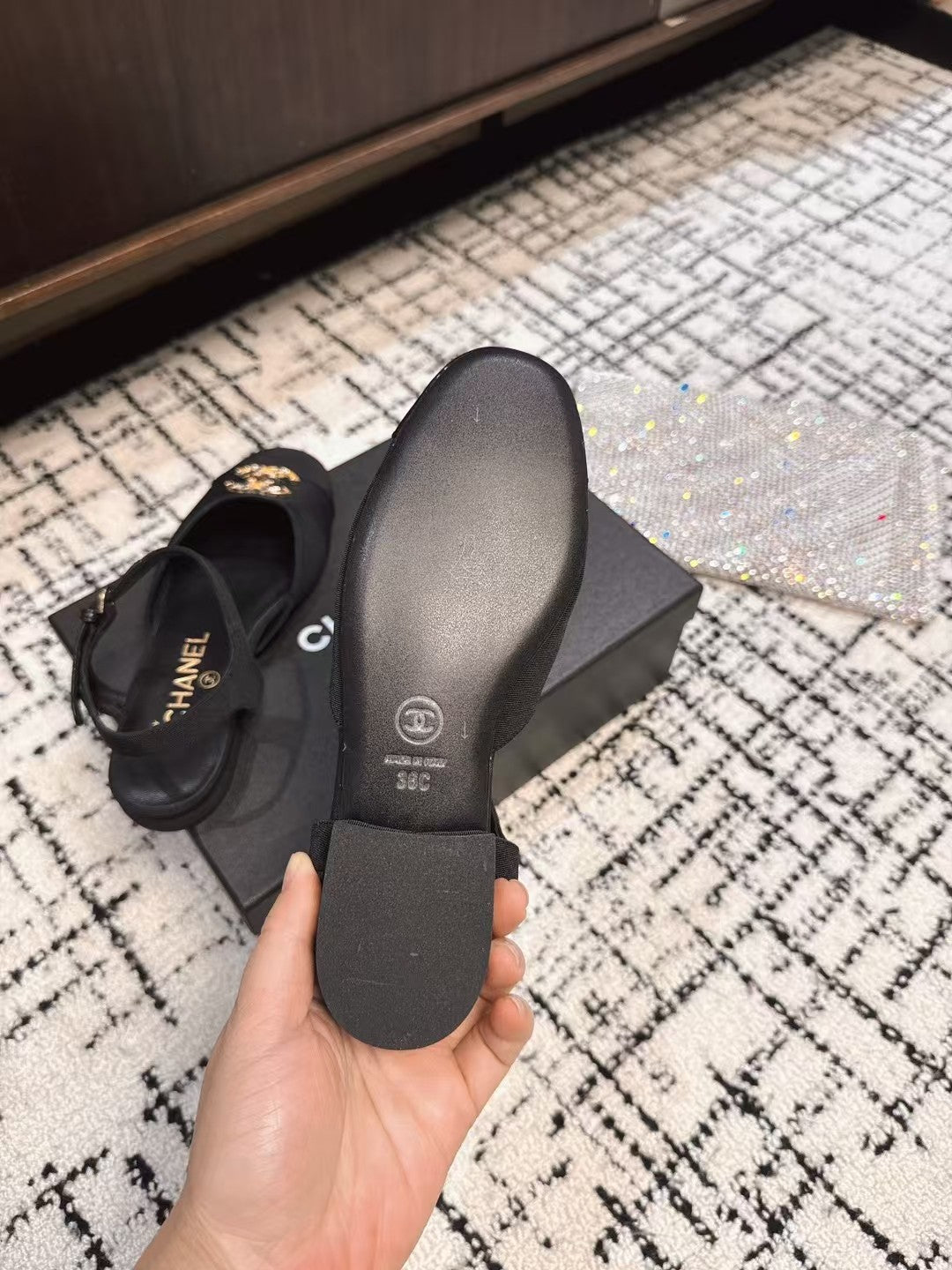 FLAT SLINGBACKS IN BLACK FABRIC