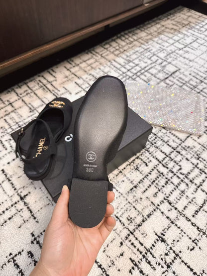 FLAT SLINGBACKS IN BLACK FABRIC