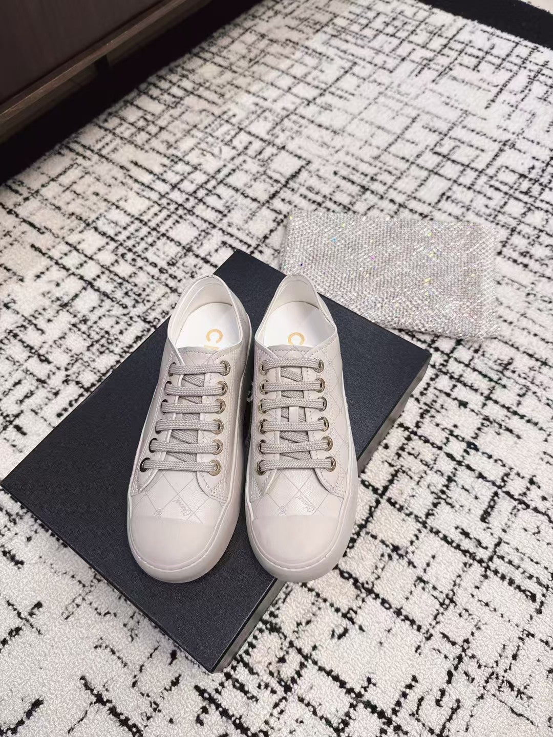 BISCUIT SNEAKERS IN PALE GRAY CALFSKIN