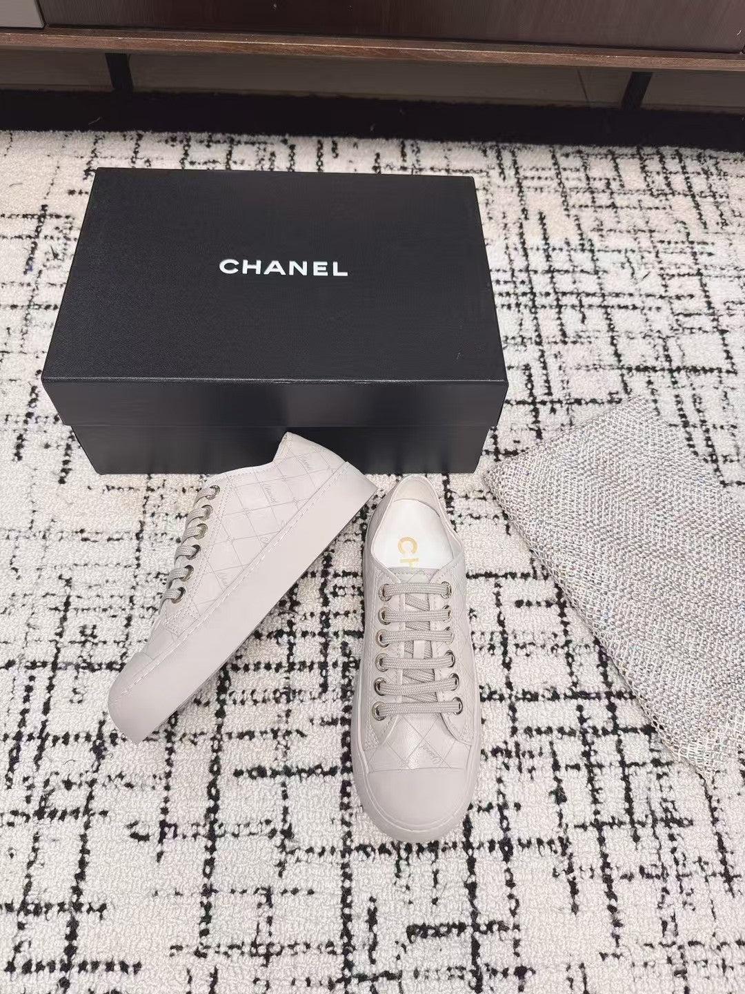 BISCUIT SNEAKERS IN PALE GRAY CALFSKIN