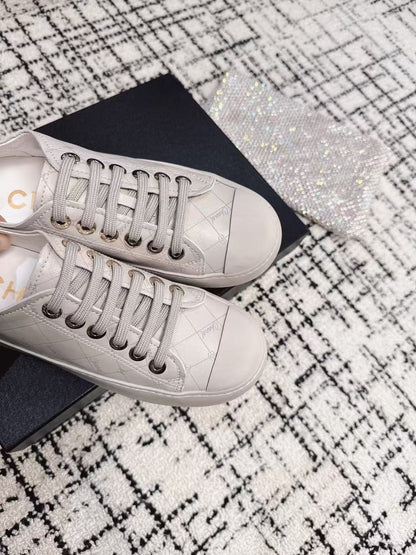 BISCUIT SNEAKERS IN PALE GRAY CALFSKIN