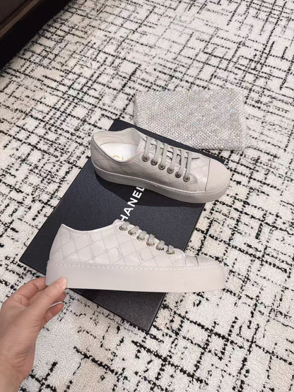 BISCUIT SNEAKERS IN PALE GRAY CALFSKIN