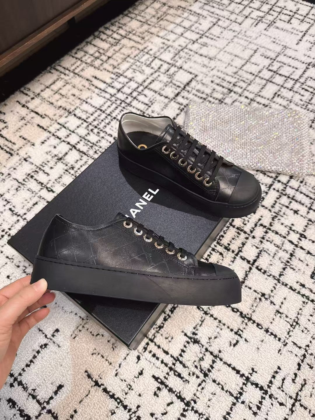 BISCUIT SNEAKERS IN BLACK CALFSKIN